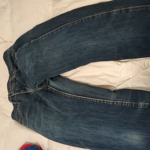 Riding jeans high waisted with stretch and no gap